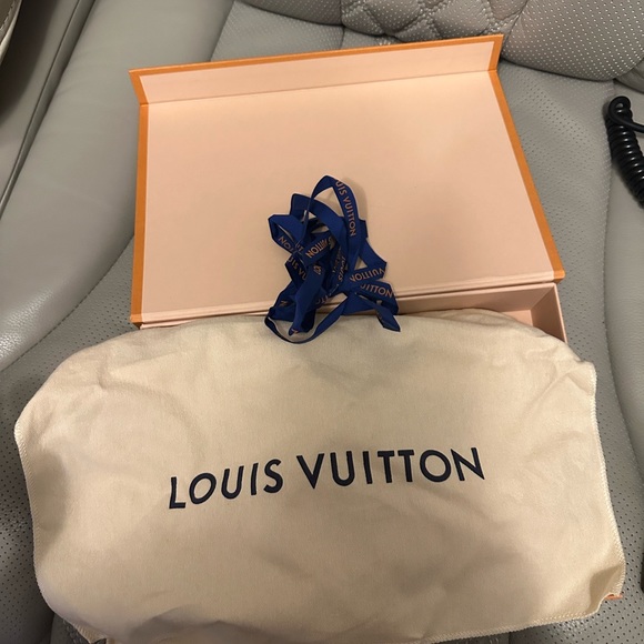 Louis Vuitton Multi Pochette Accessoires never worn. In box. Genuine - Picture 4 of 12